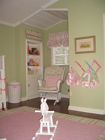 shabby chic nursery. give off that shabby chic