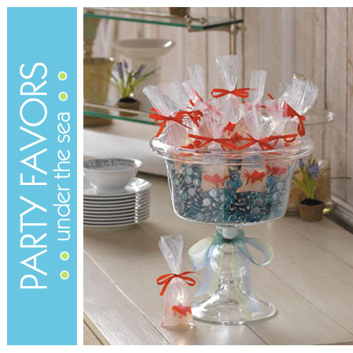 I love this idea for presenting your party favors: fill a footed bowl with 