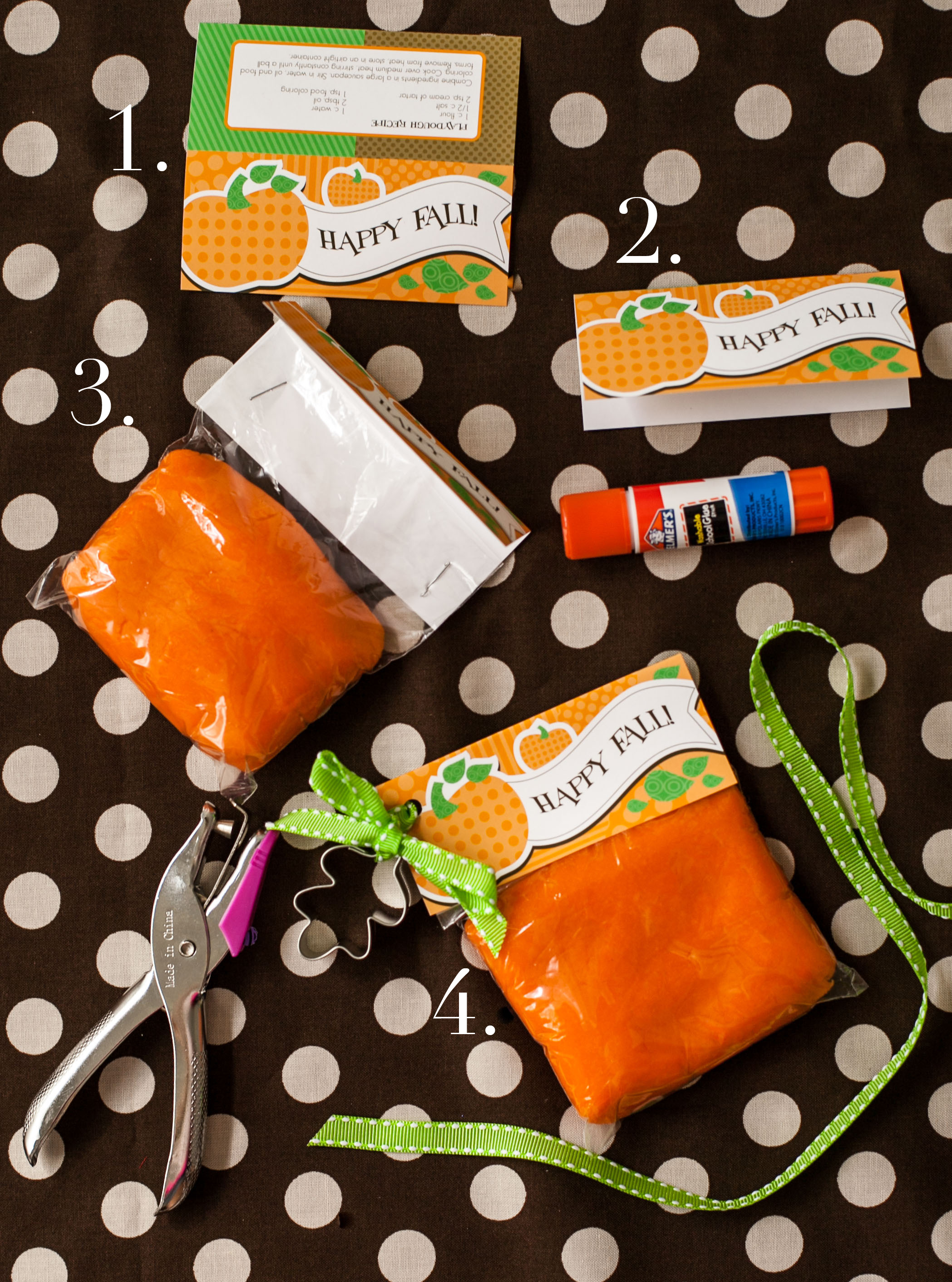 playdough-favor-with-free-printable-perfect-for-fall-or-halloween