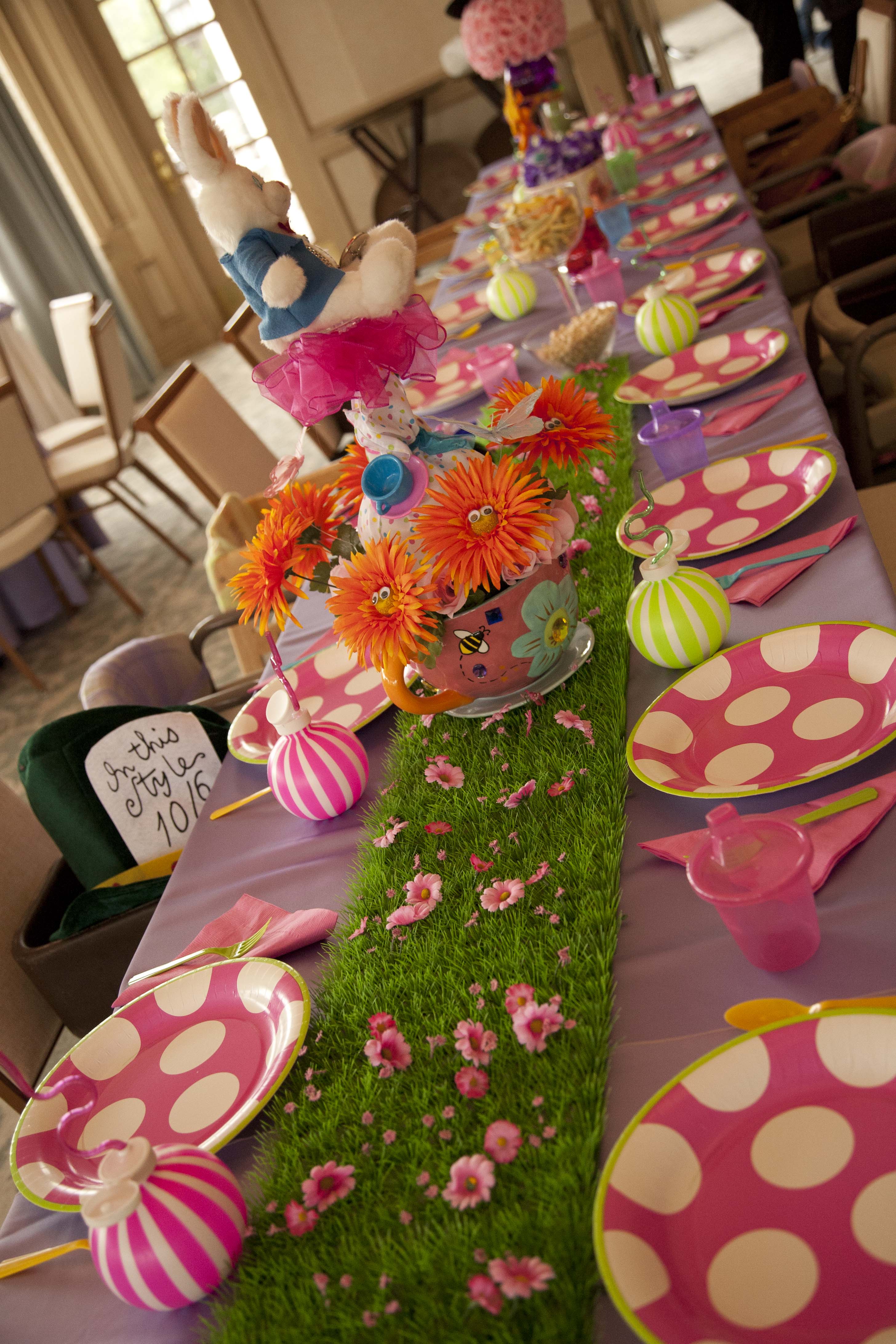 Оформление праздничного день рождения стола дома