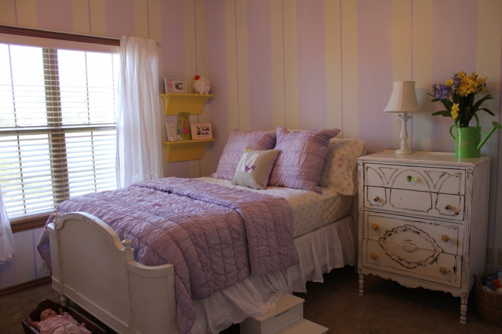 lilac and cream living room