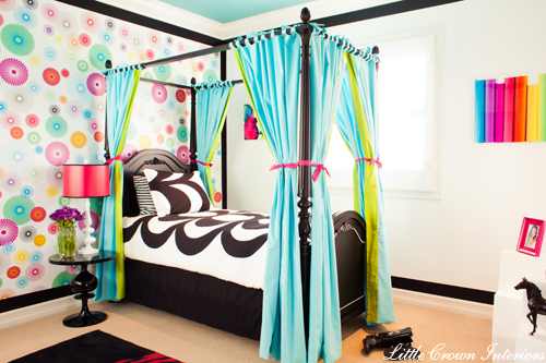 girl's bedroom design with canopy bed