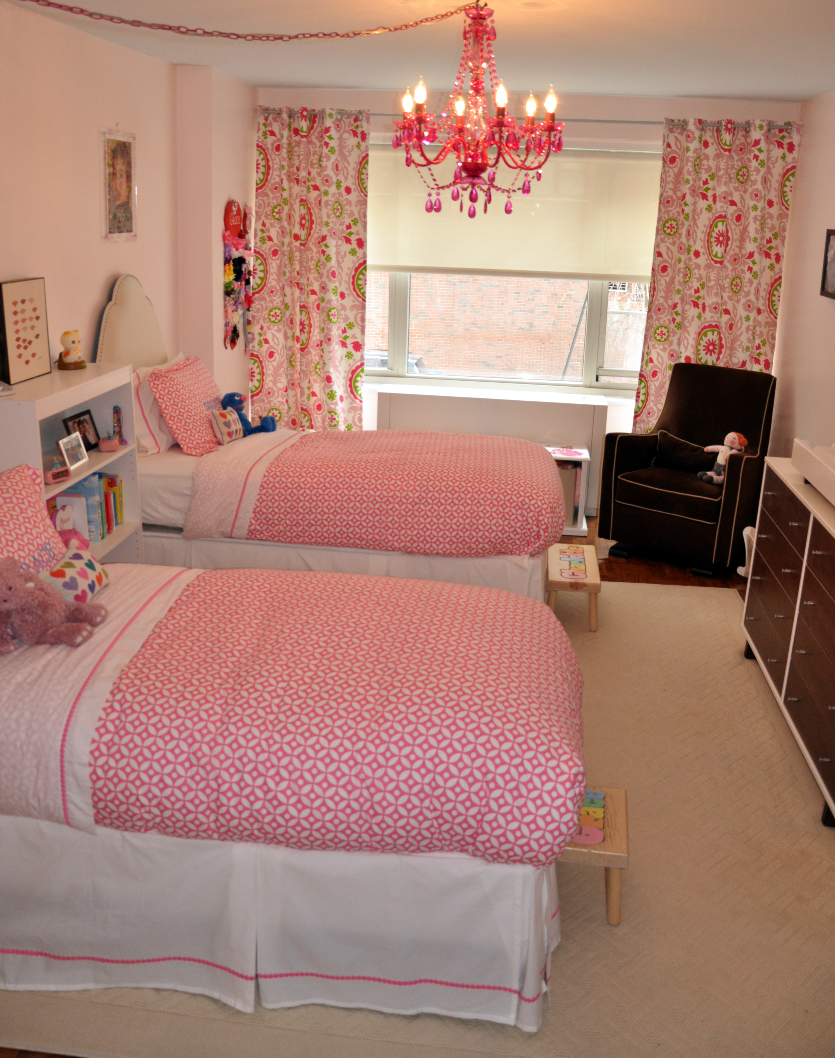 little girls pink bedroom