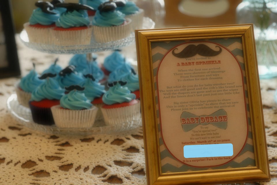 Moustache Baby Shower Cupcakes