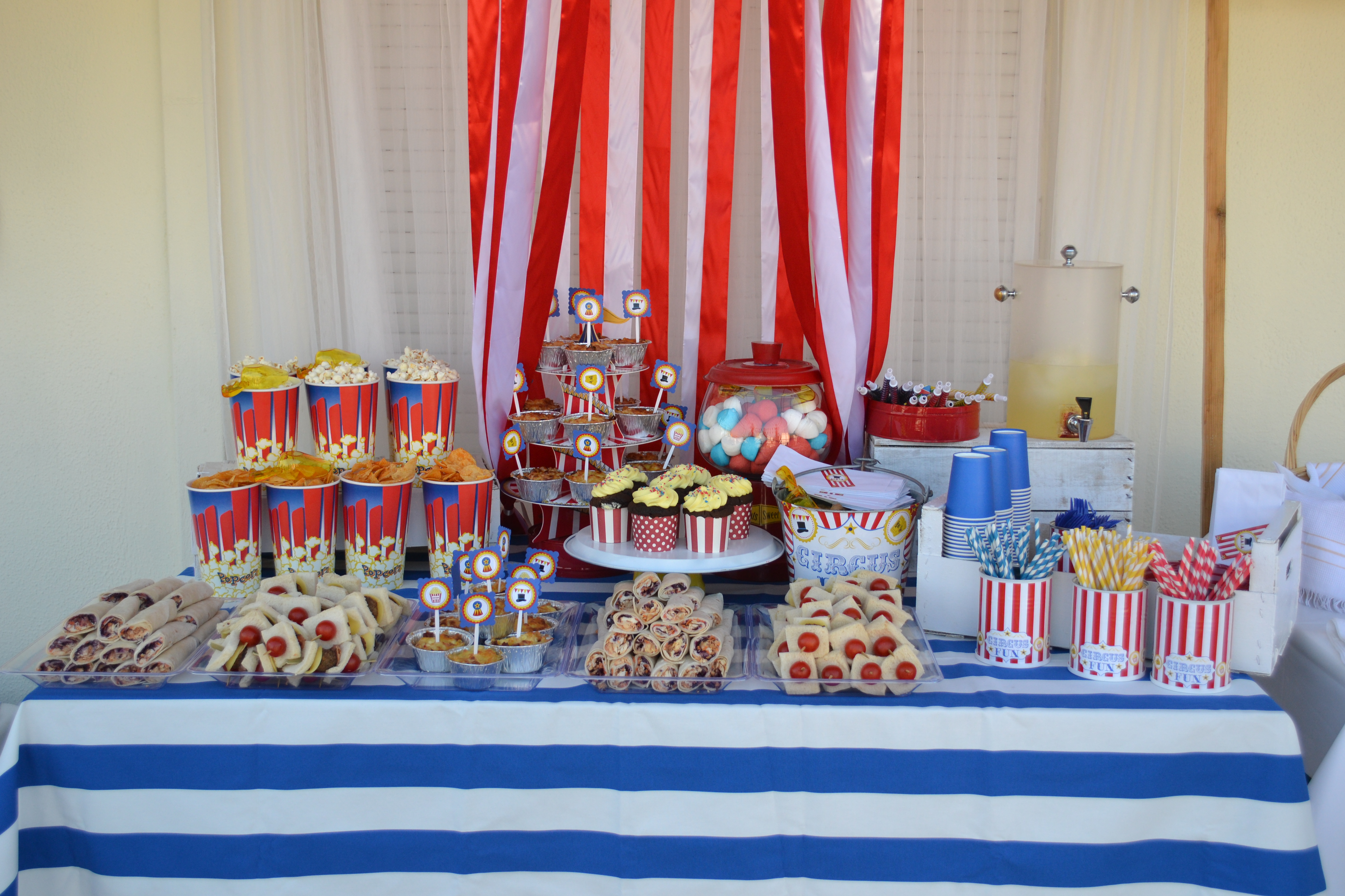 Circus cake topper -  France