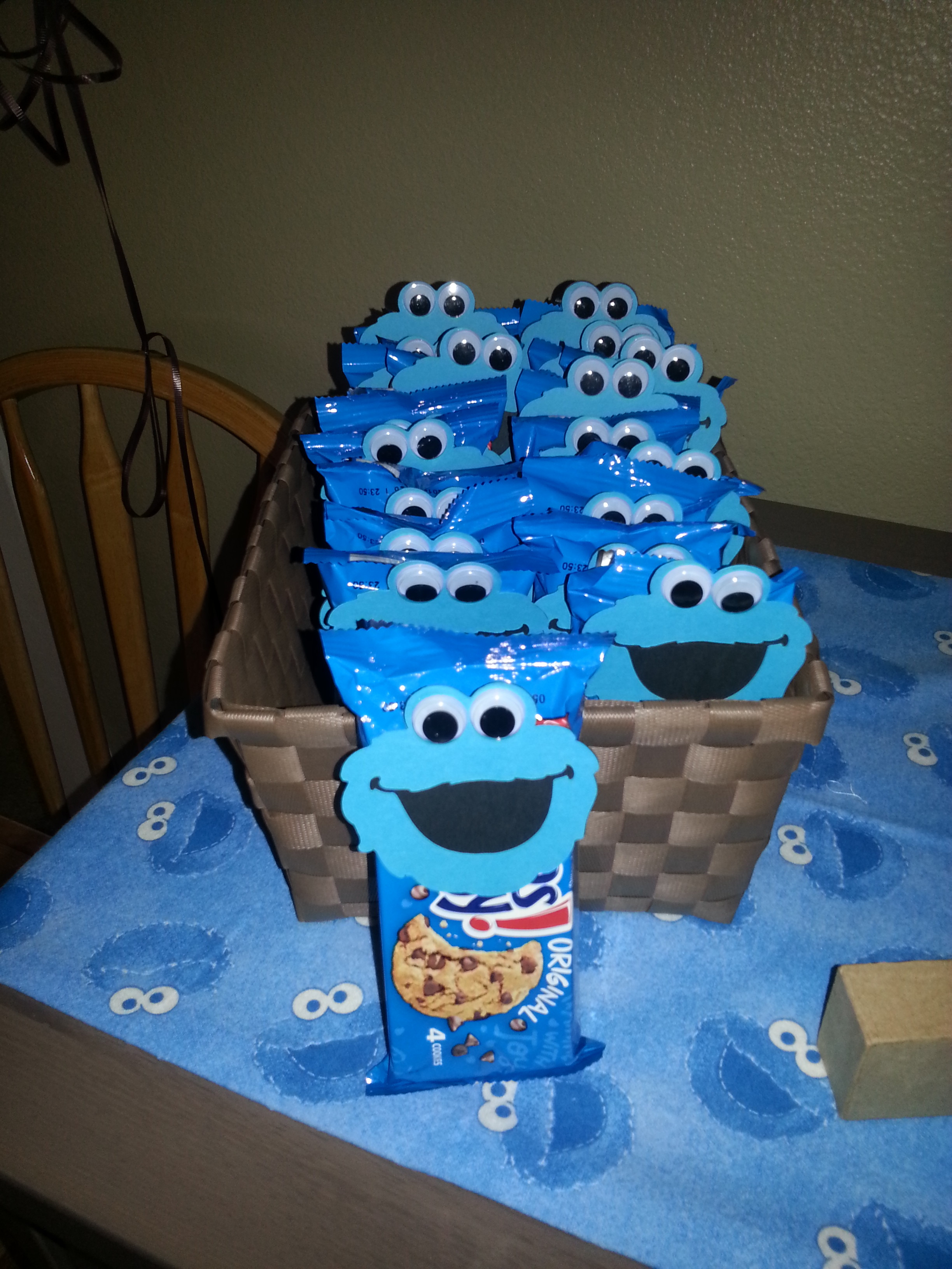 cookiemonster B-shower! Designed by Floral Vision. Cake by Posh Bake, Balloon Decor
