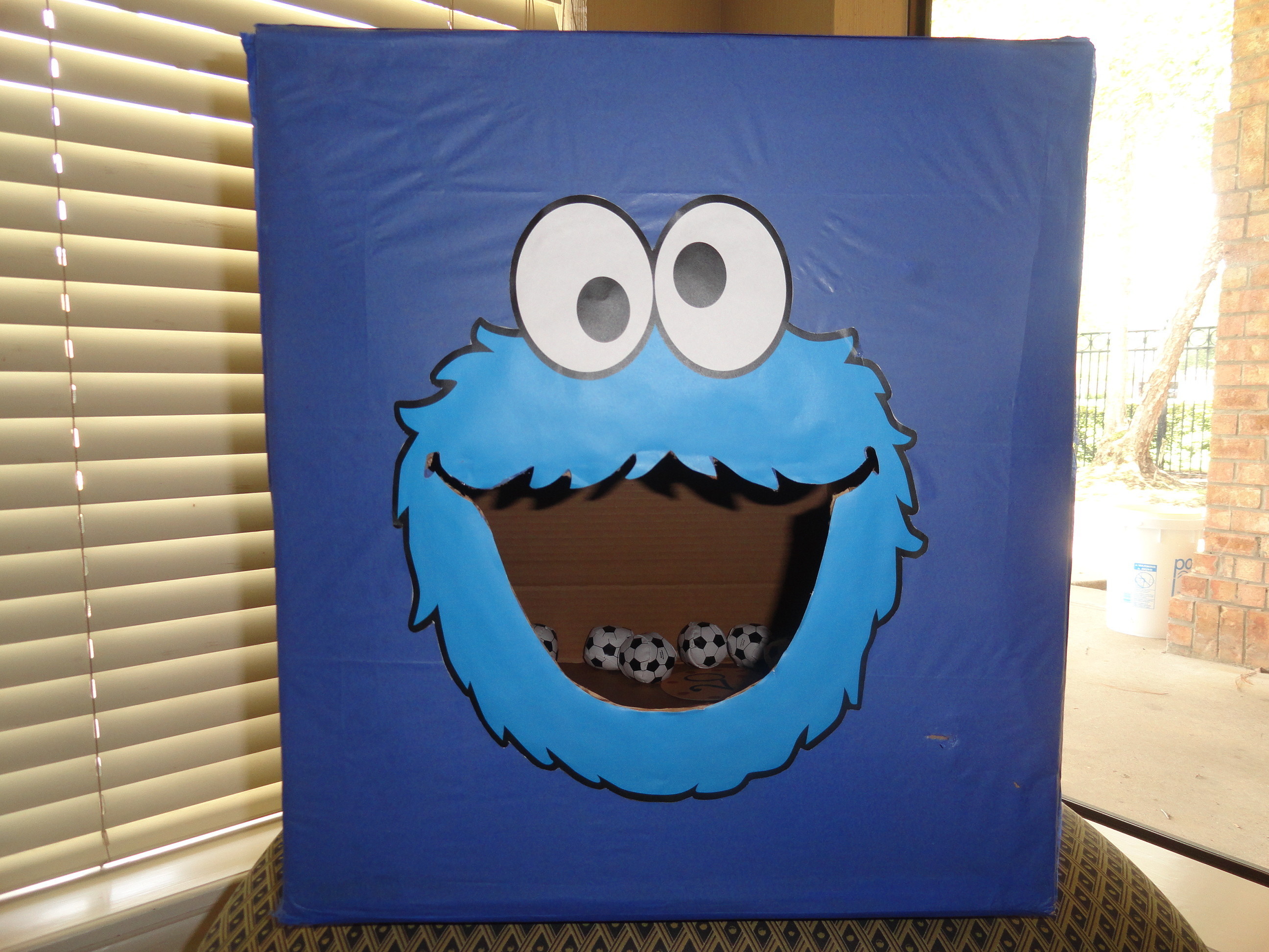 DIY little Cookie Monster birthday decoration  Cookie monster birthday,  Baby boy 1st birthday party, Cookie monster party