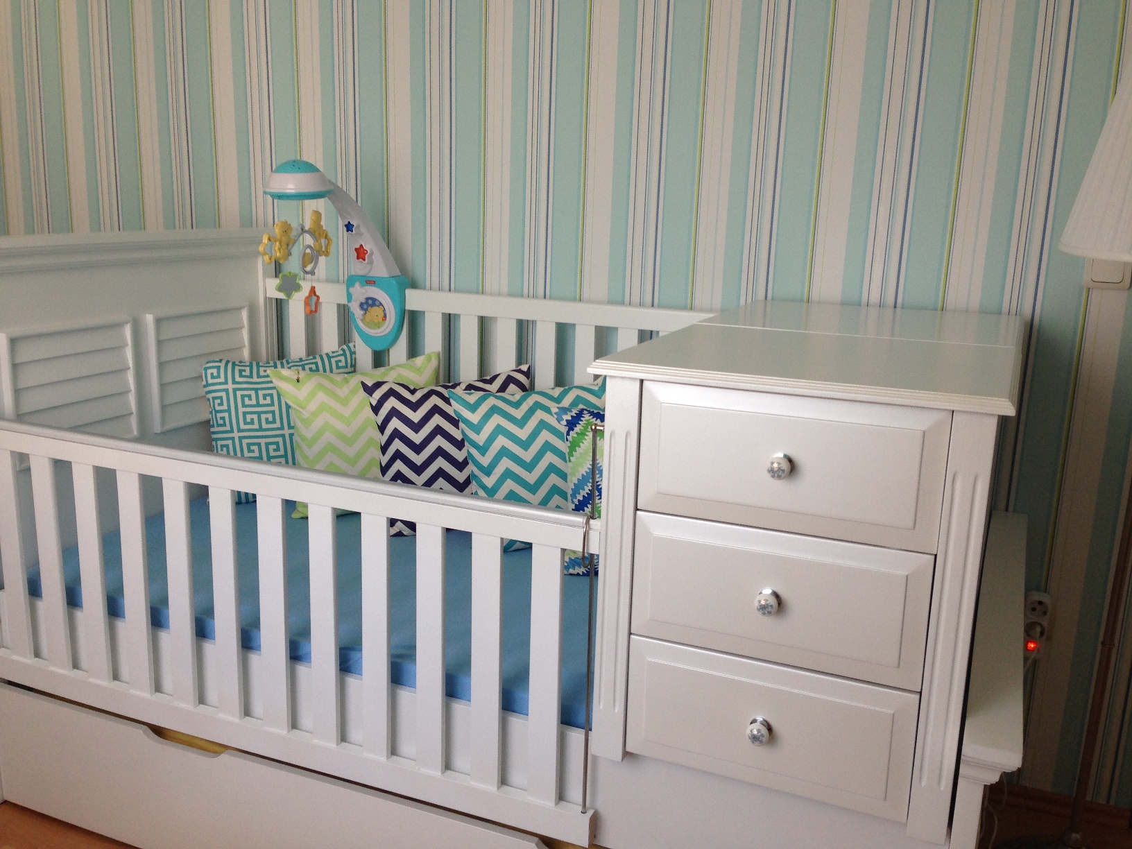 White Baby Crib with Storage Drawers