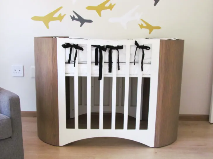 Beeno Cot in Walnut and White