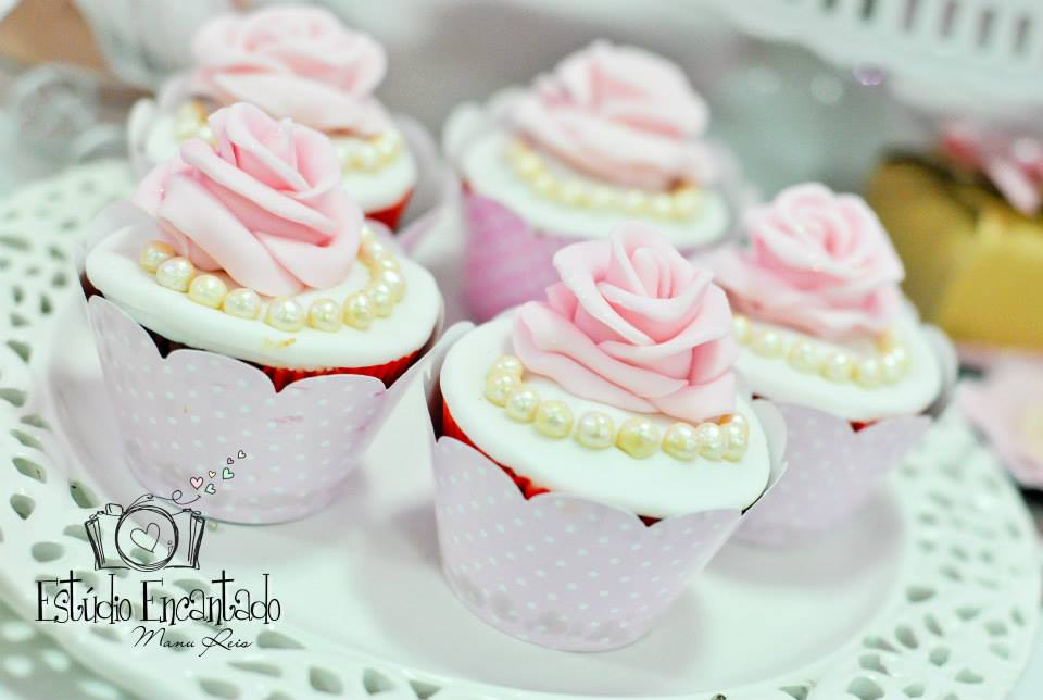 Fondant Pearl Beads on Cupcakes