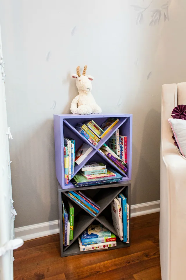 DIY Wine Crate Bookshelves