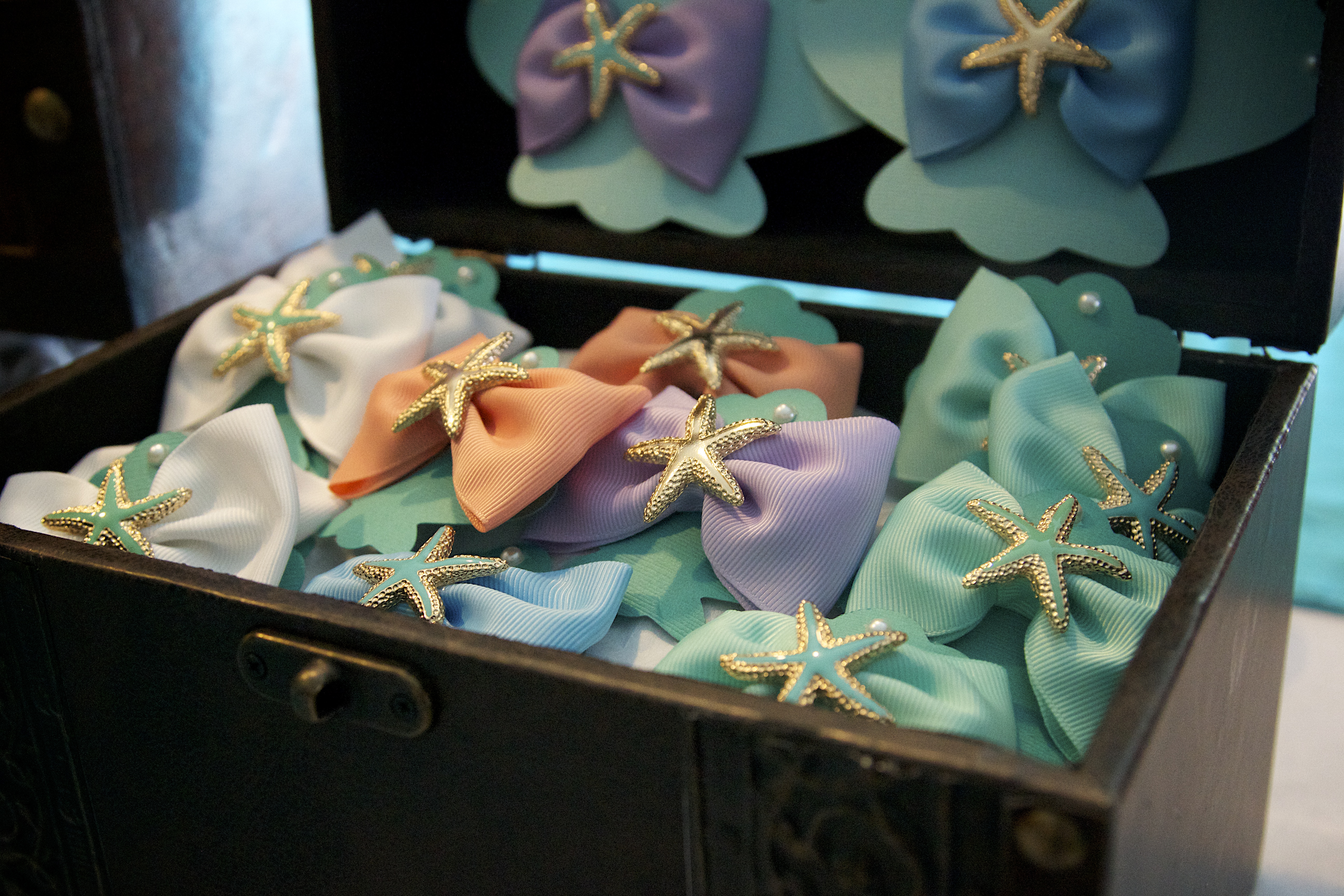 Starfish Hairbows at this "Under the Sea" Birthday Party