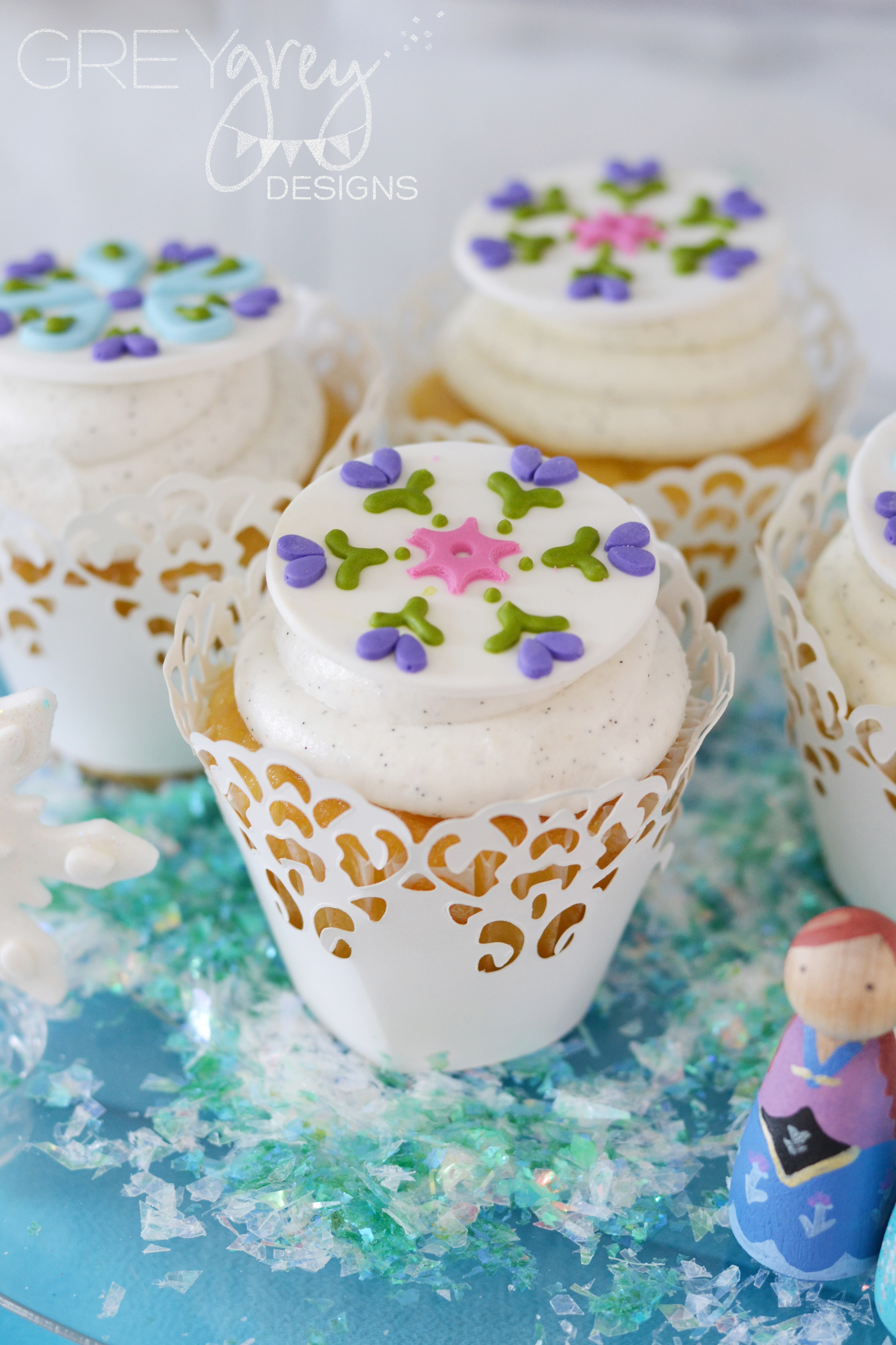 Cupcake Toppers Inspired by Frozen Party Collection Plates
