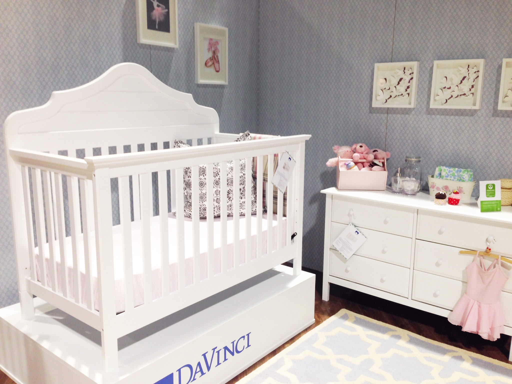 Davinci cheap flora crib