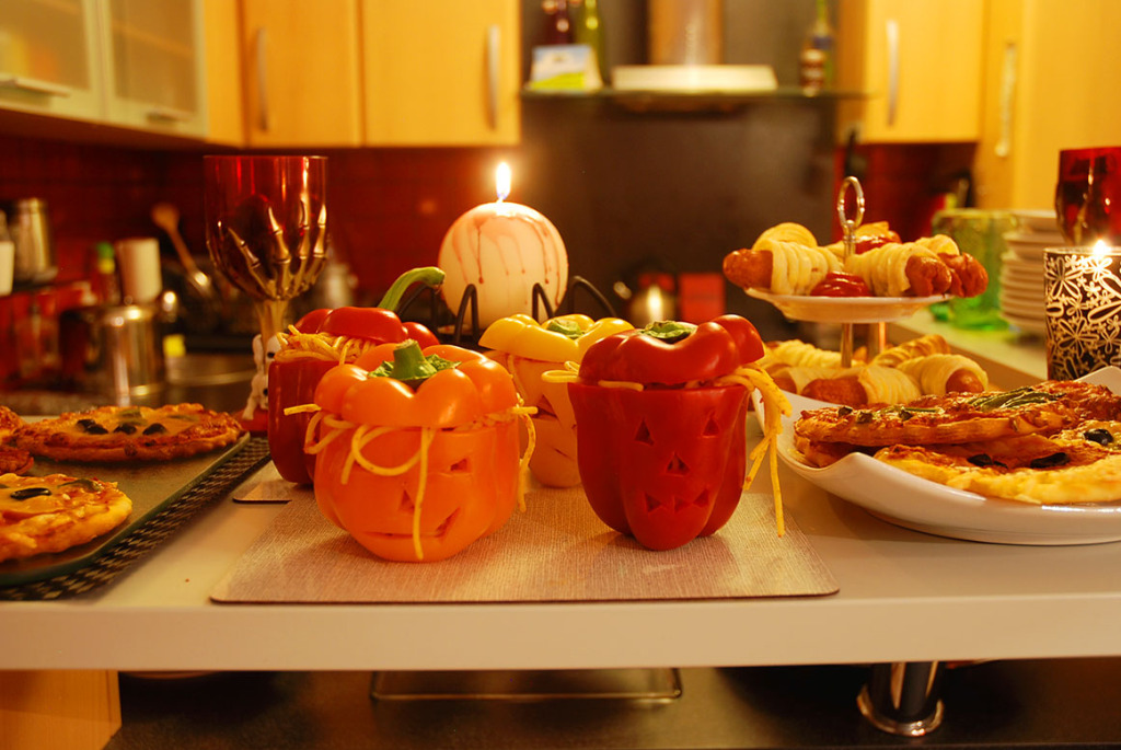 halloween-buffet-table-halloween-buffet-table-party-buffet-buffet