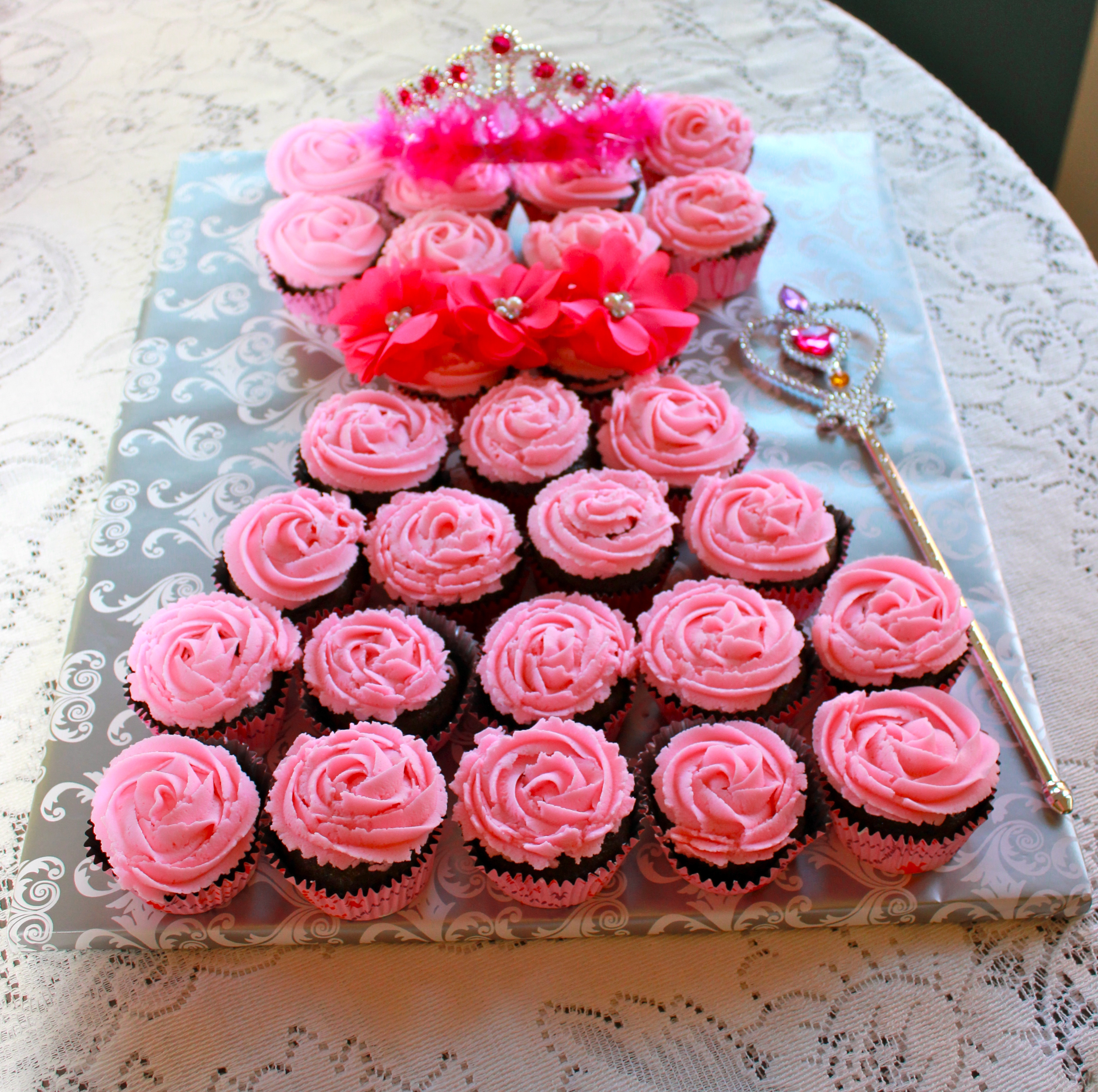 Princess Cake out of Cupcakes
