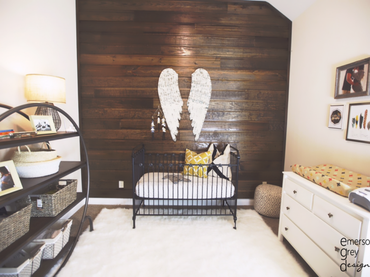 Wood Pallet Wall with Large Angel Hanging Wings