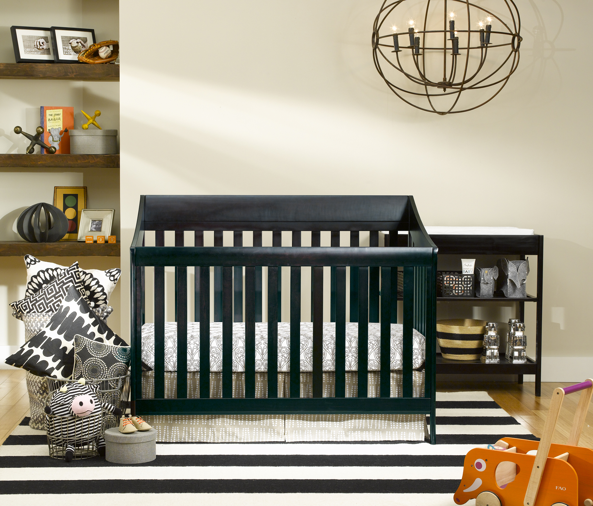 Starri Crib in Oil Black from Urbini