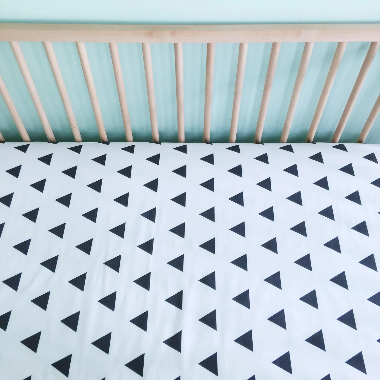 Black Triangles Crib Sheet from Ivie Baby on Etsy