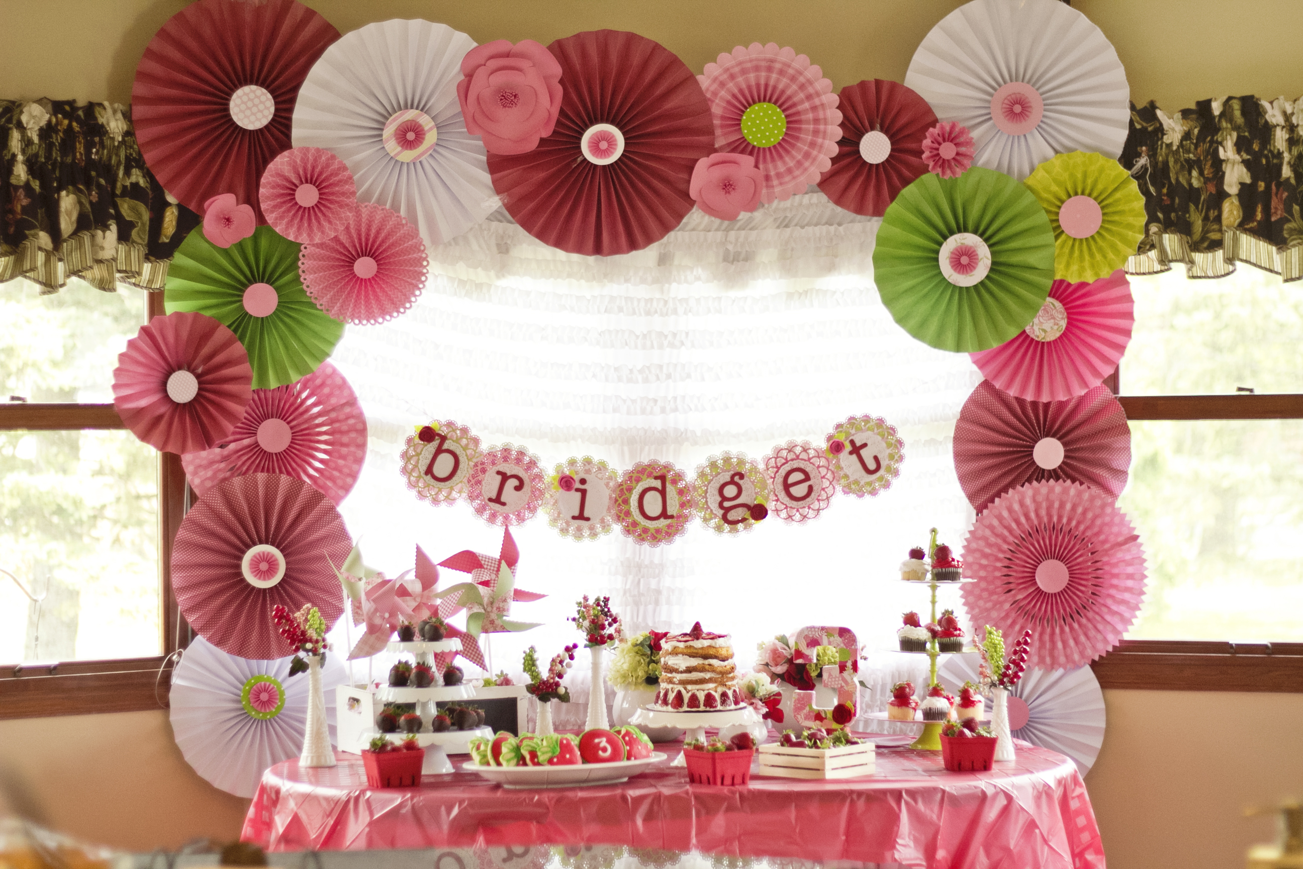 Strawberry Shortcake centerpieces  Strawberry party, Strawberry shortcake  party, 2nd birthday party for girl