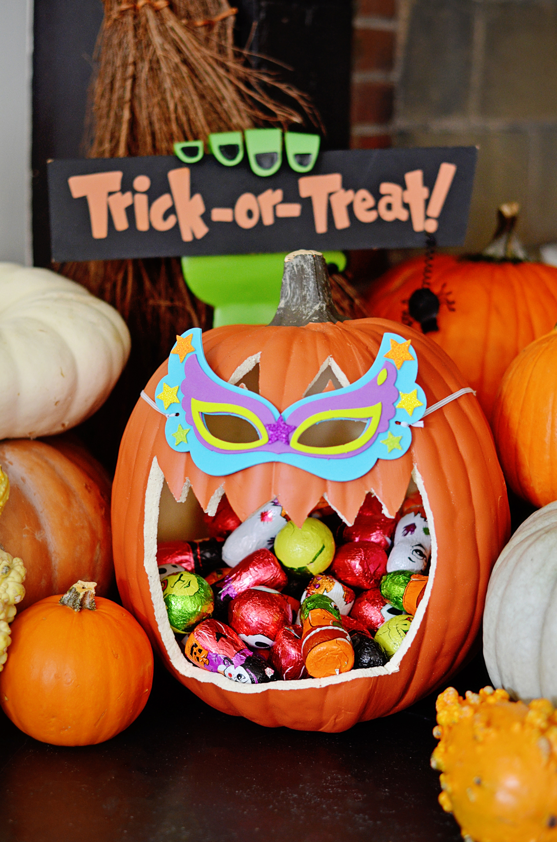 DIY Jack-O-Lantern Candy Holder