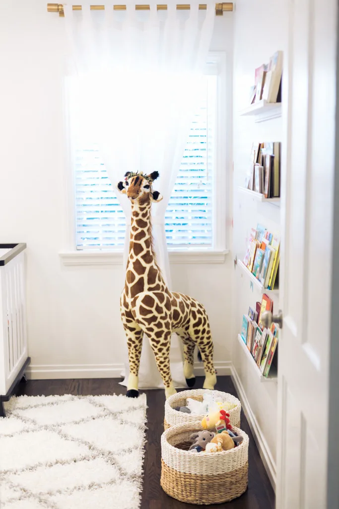 The Style Editrix Nursery with Big Giraffe