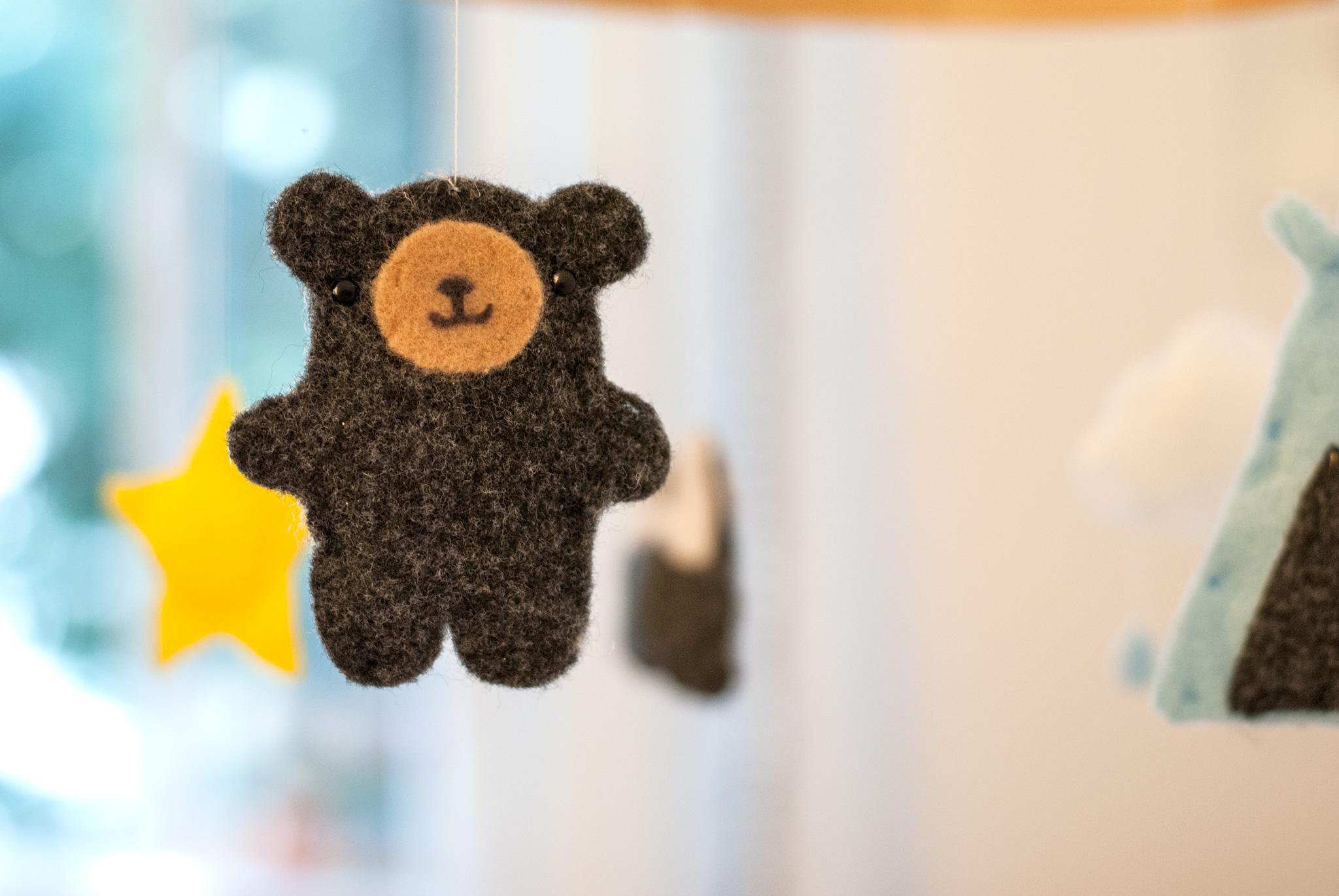 DIY No-Sew Felt Baby Mobile