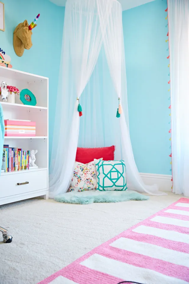 Tween Bedroom with Reading Nook