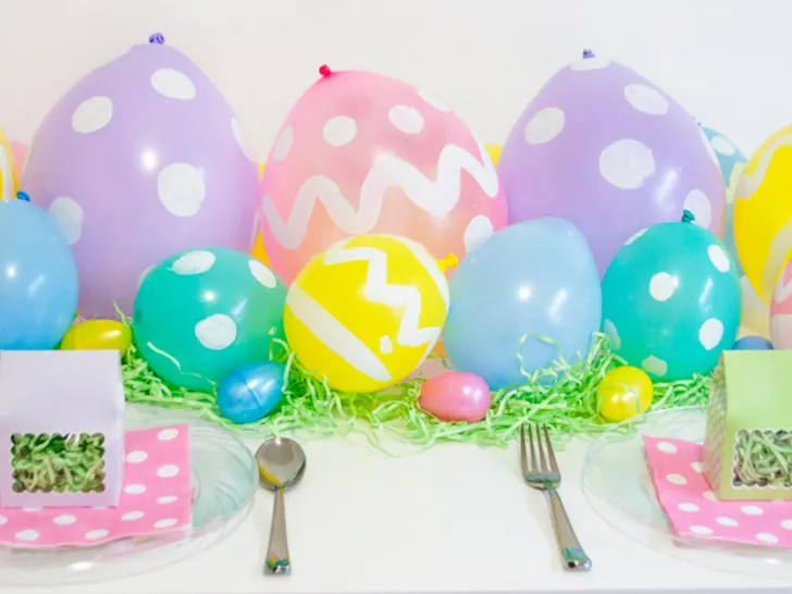 DIY Easter Egg Balloon Table Runner