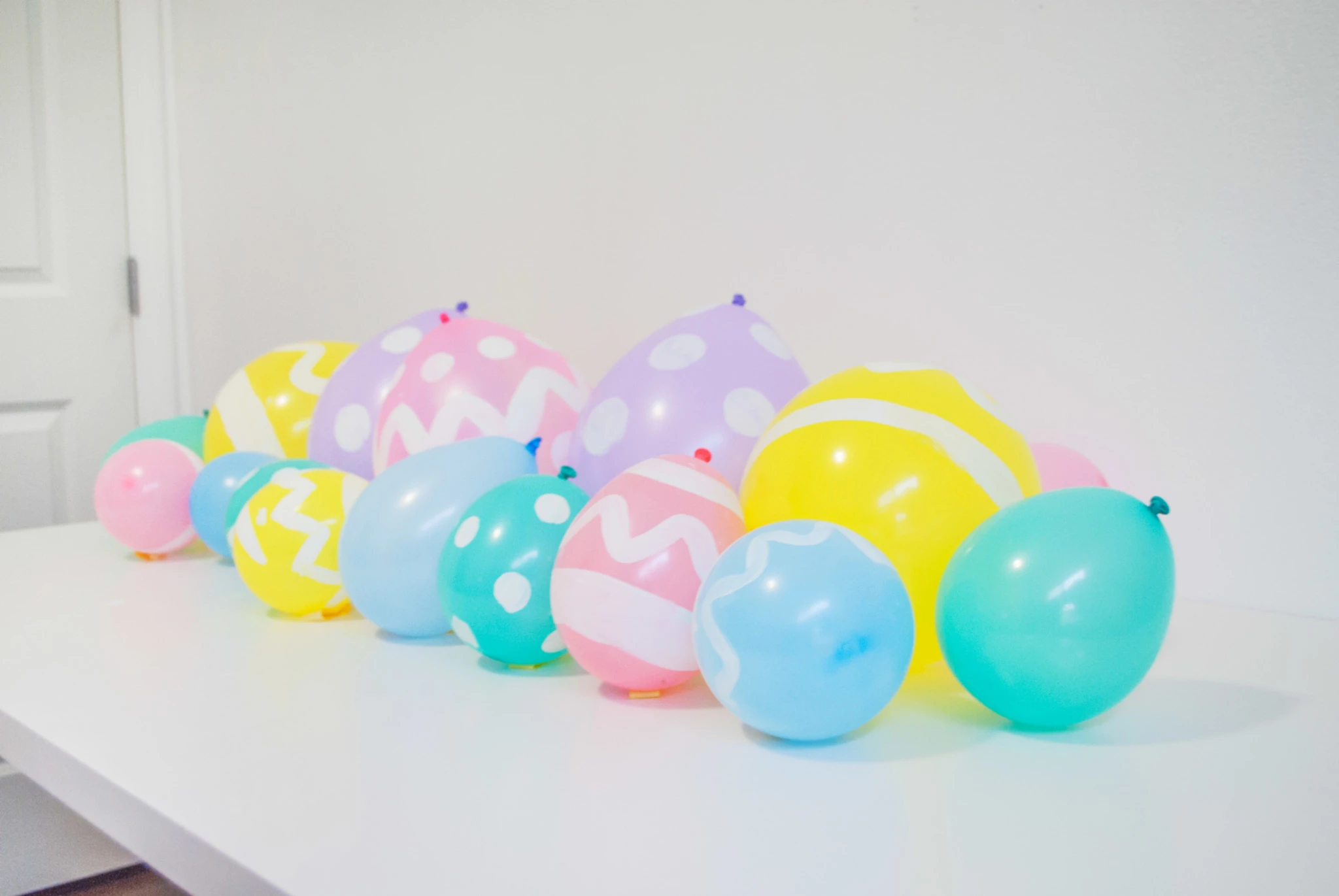 DIY Easter Egg Balloon Table Runner - Project Nursery