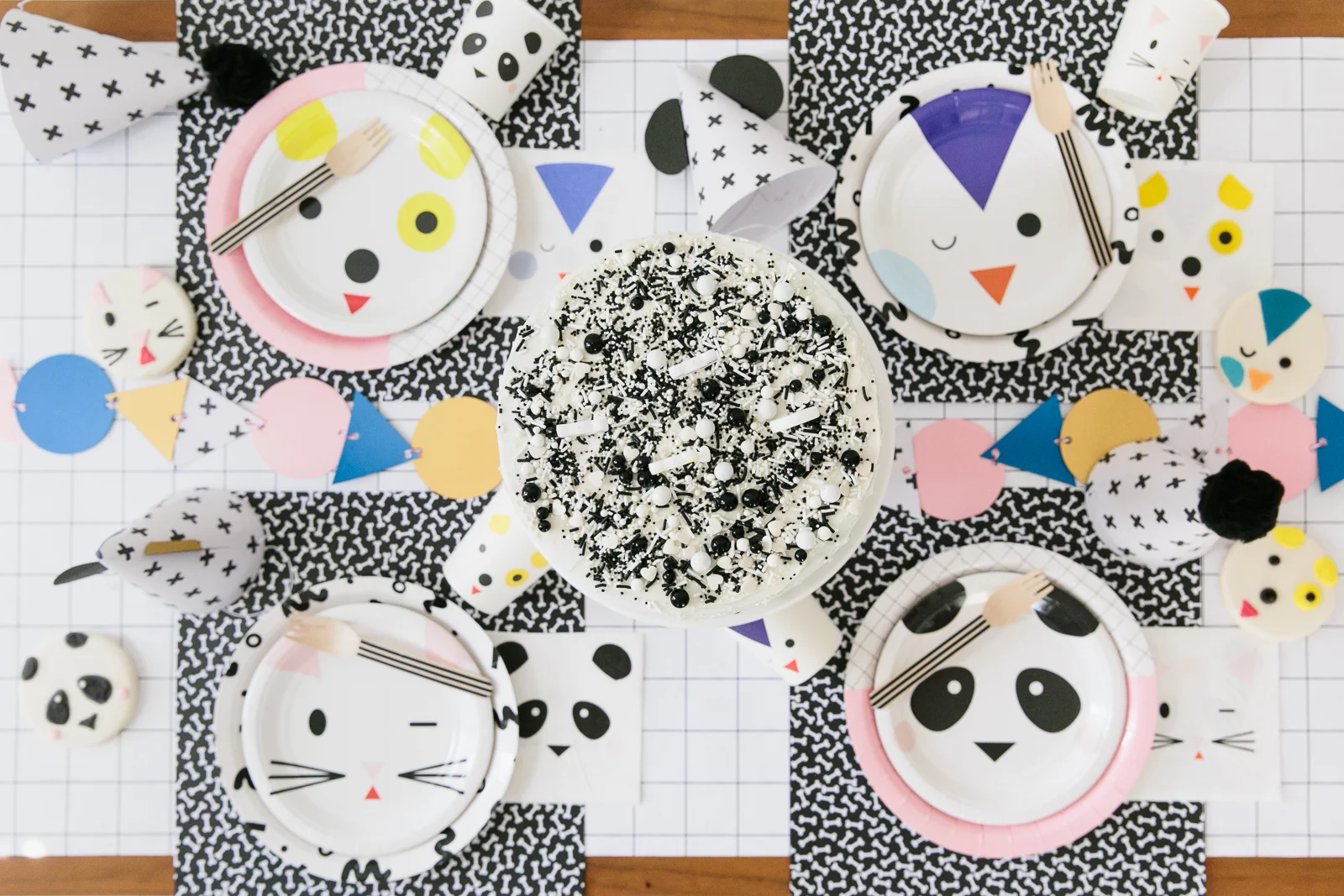 Modern Party Animals Birthday Party Table 