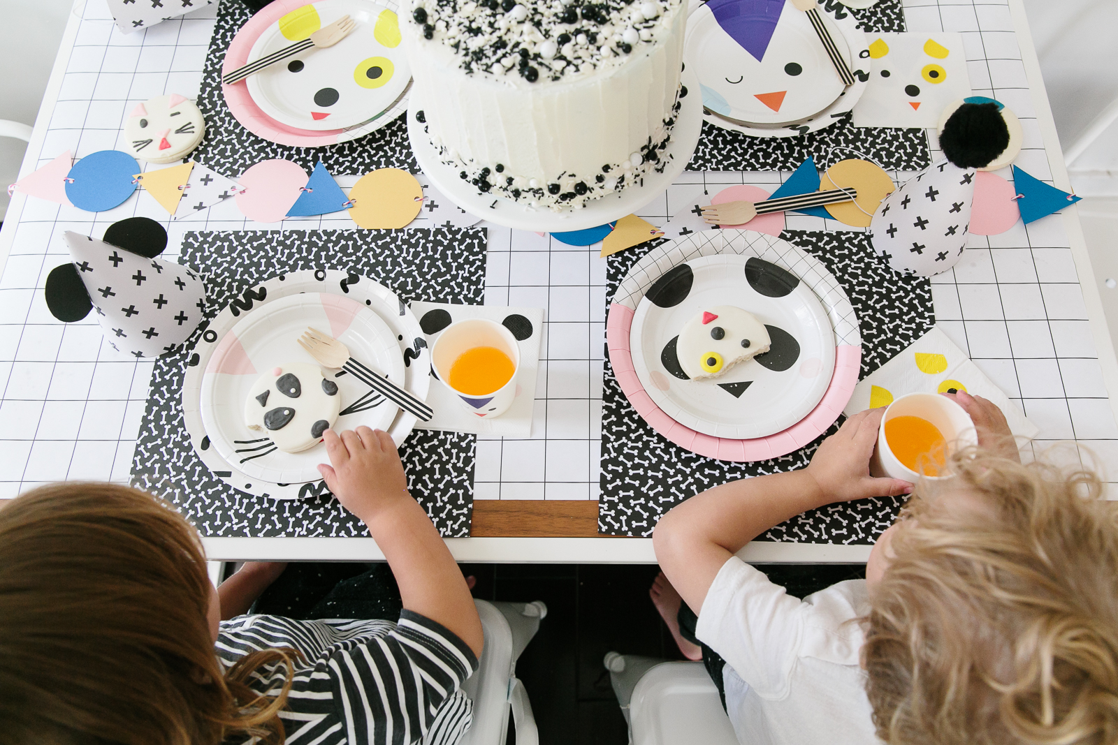 Little Hands Modern Party Animals Table 