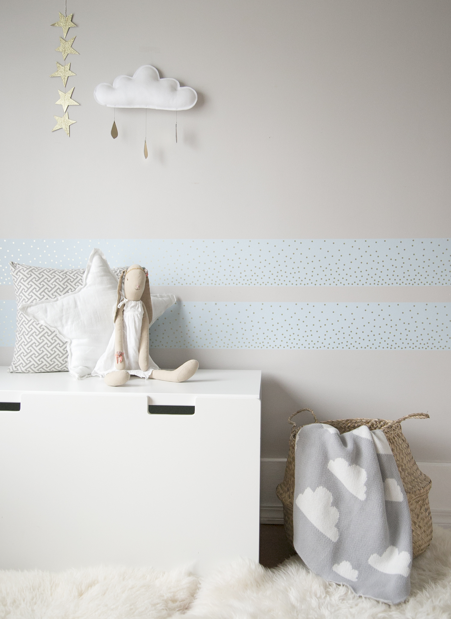 Falling Dots Powder Blue + Metallic Gold - Tempaper Borders + Stripes Collection