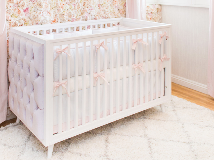 Romina Tufted Velvet Crib