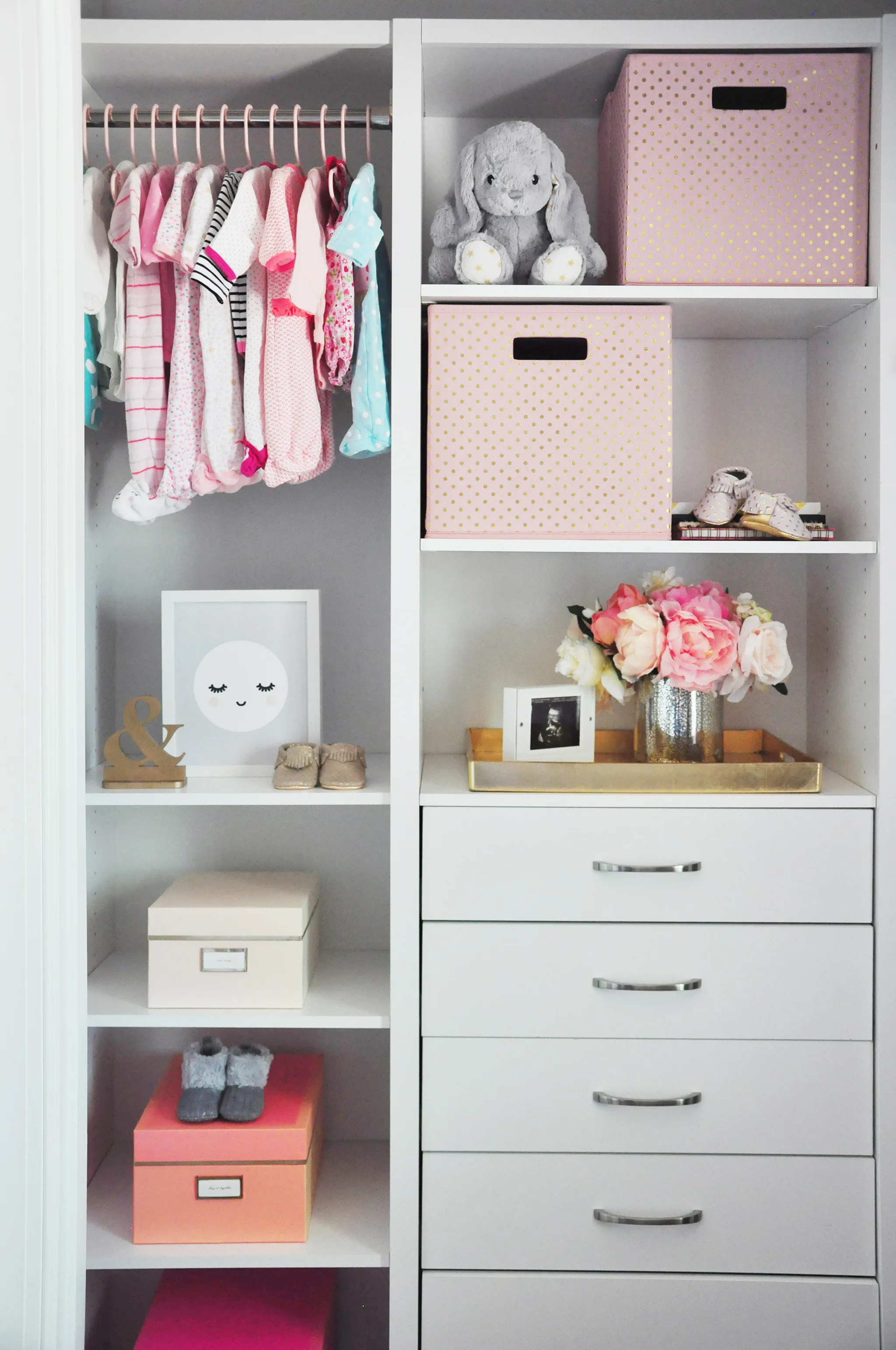 Come organizzare l'armadio dei bambini  Baby nursery closet, Baby room  organization, Baby closet organization