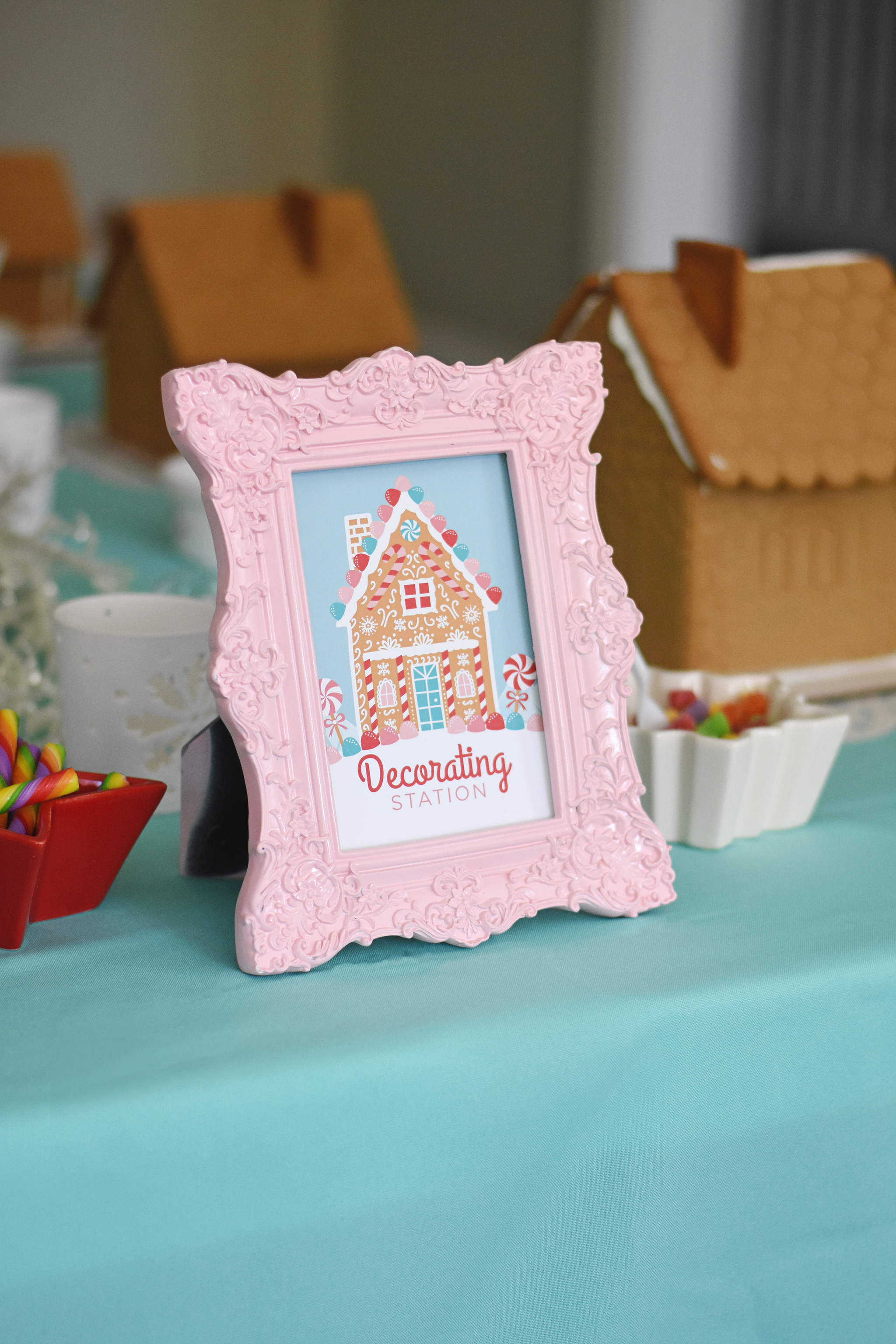 The perfect signage for your Decorating Station!