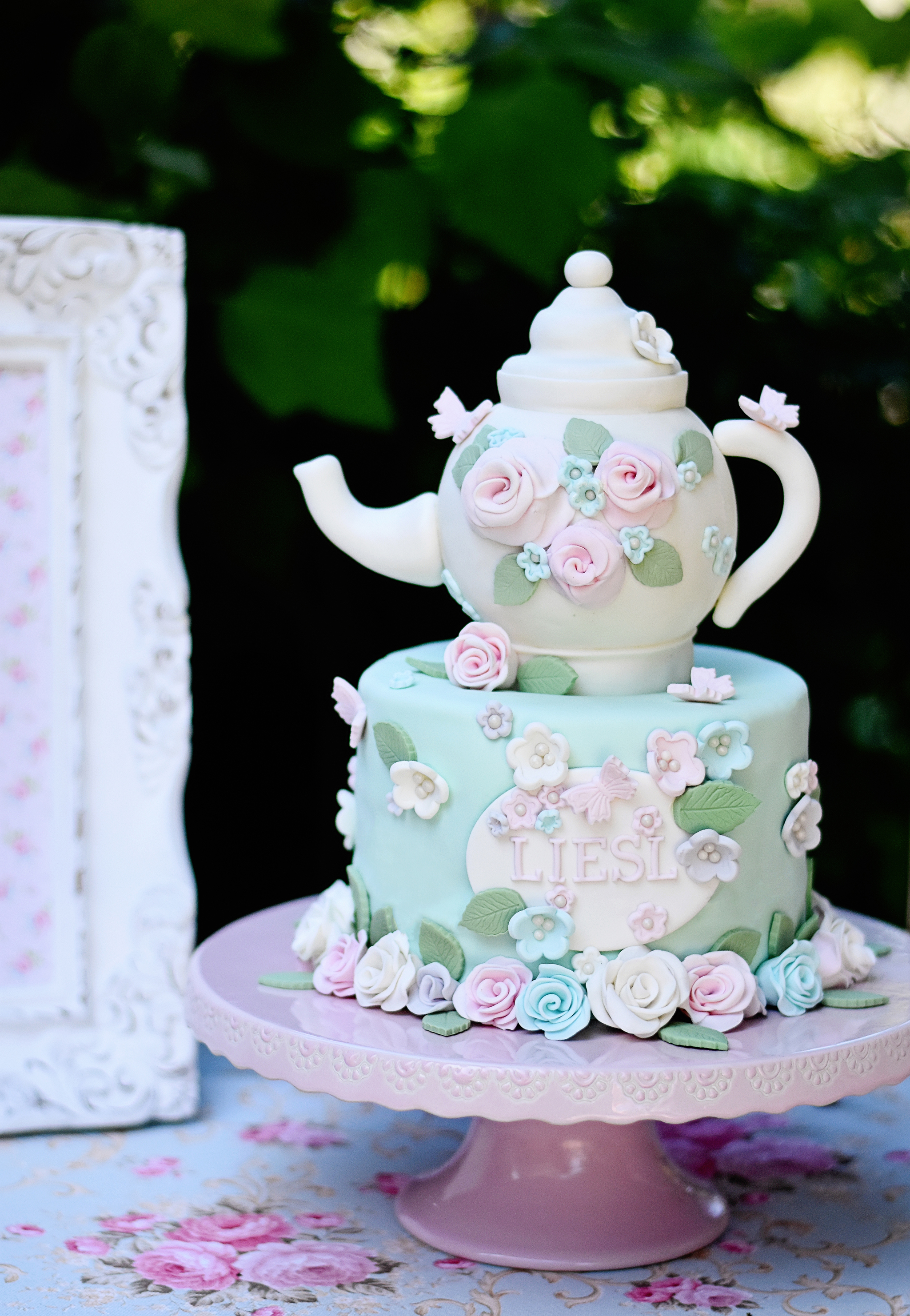 A teapot cake is the perfect sweet treat for the end of a tea party!