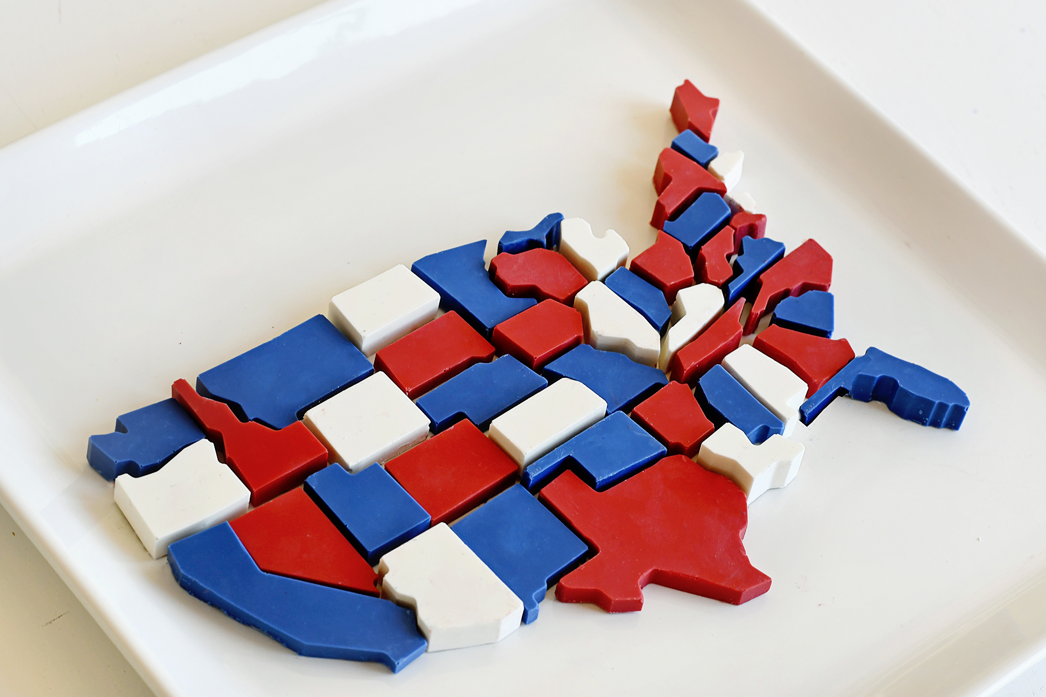 Wow your guests with this fantastic DIY USA candy map!