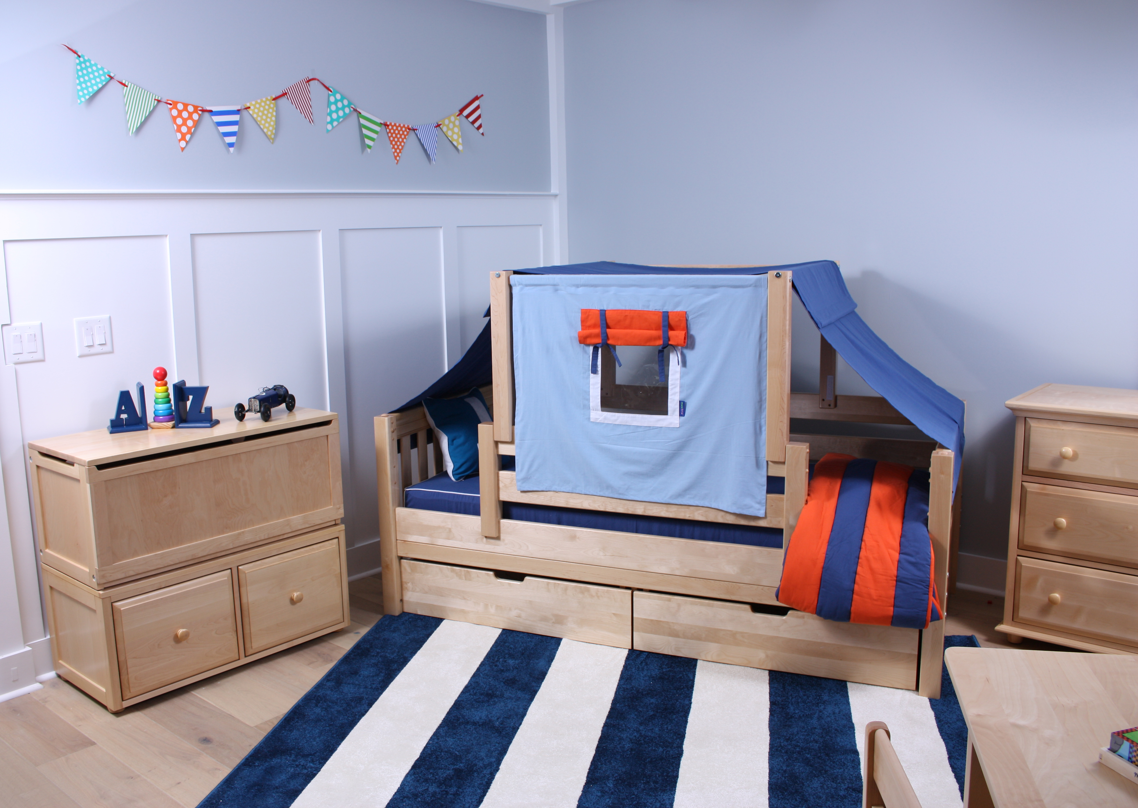 Maxtrix "Yo" Toddler Bed with Top Tent