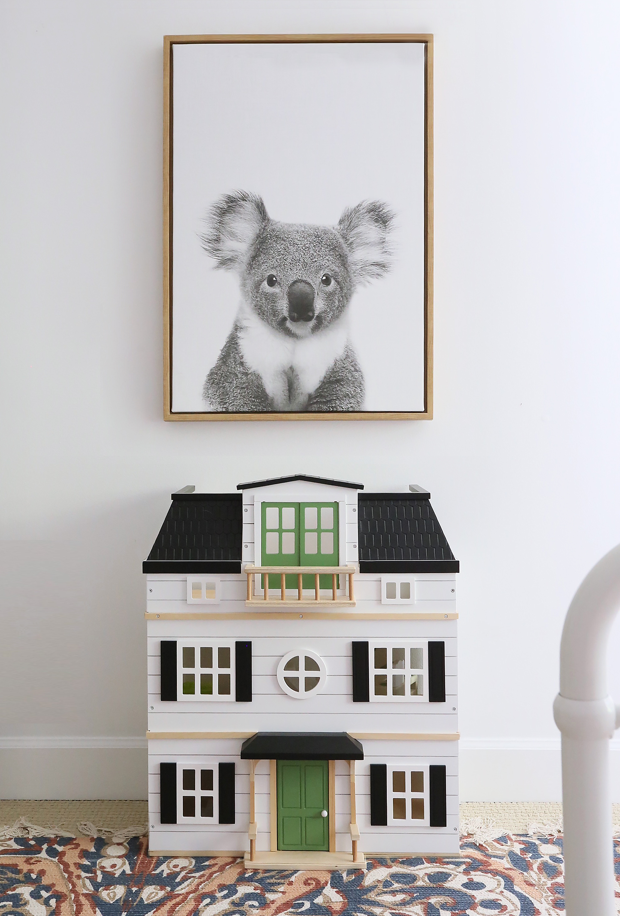 Oversized Koala Print in Girl's Room