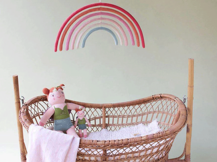 Knit Wall Hanging Rainbow