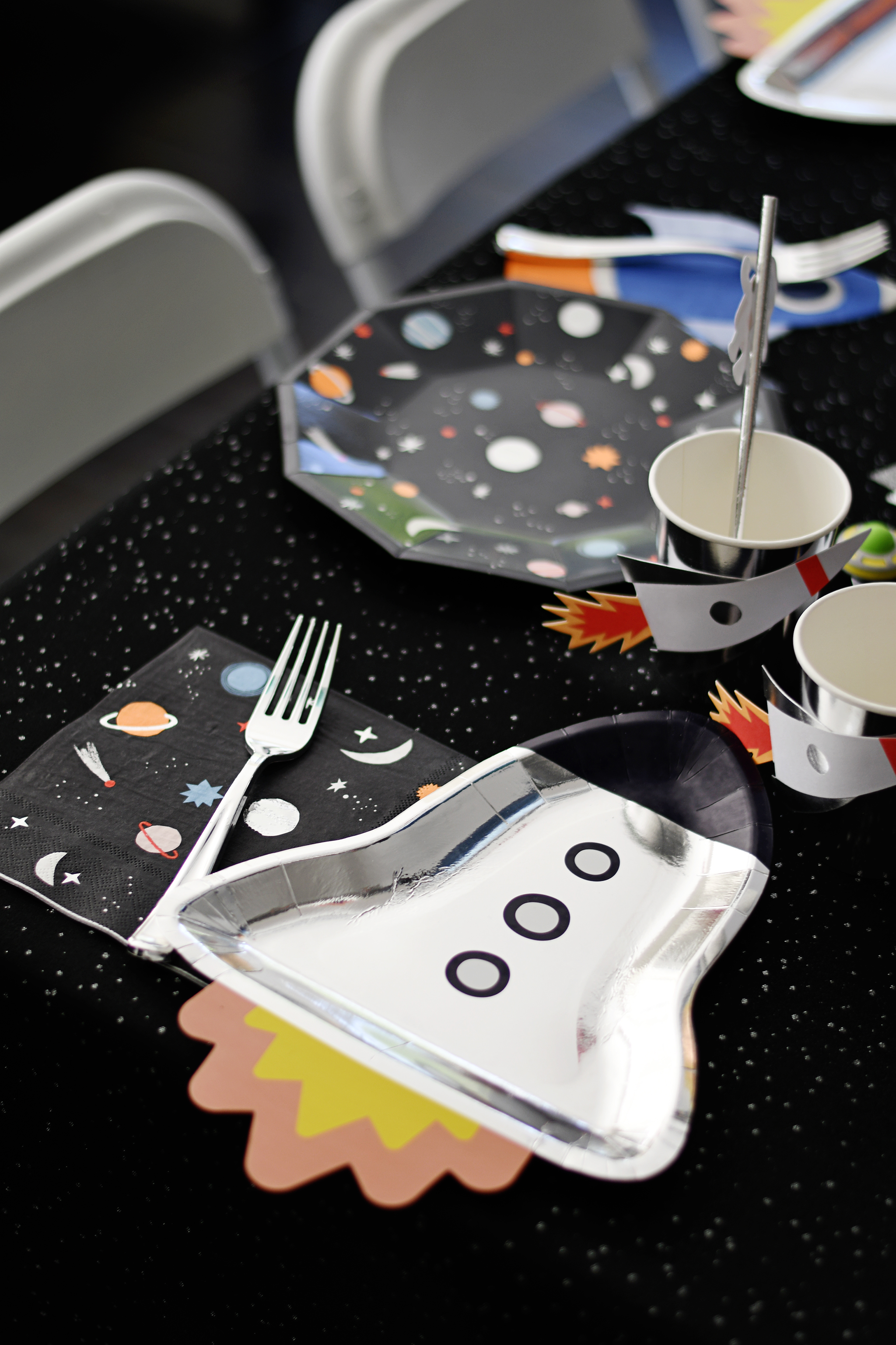Rocket ship plates and cups are the perfect accent for the party tables!