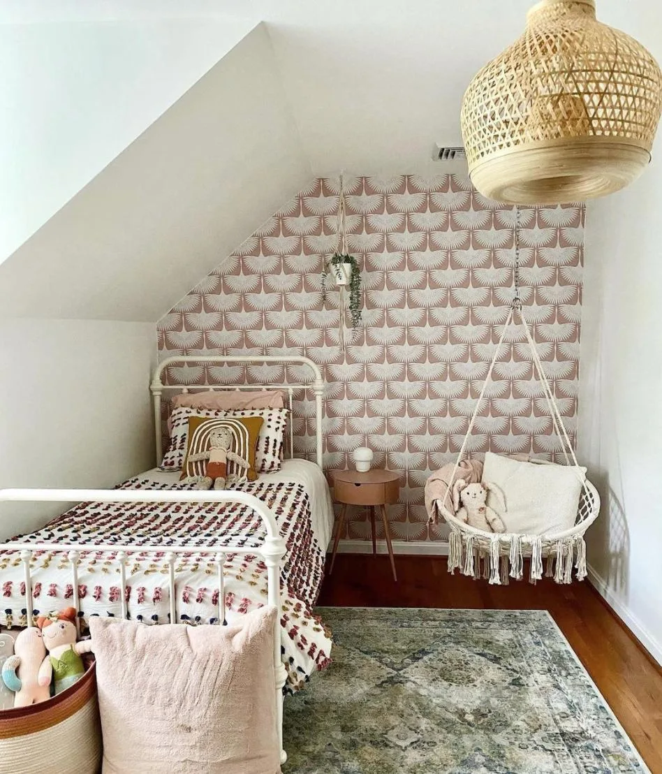 Feather Flock Wallpaper in Girls Room by @emcogle 