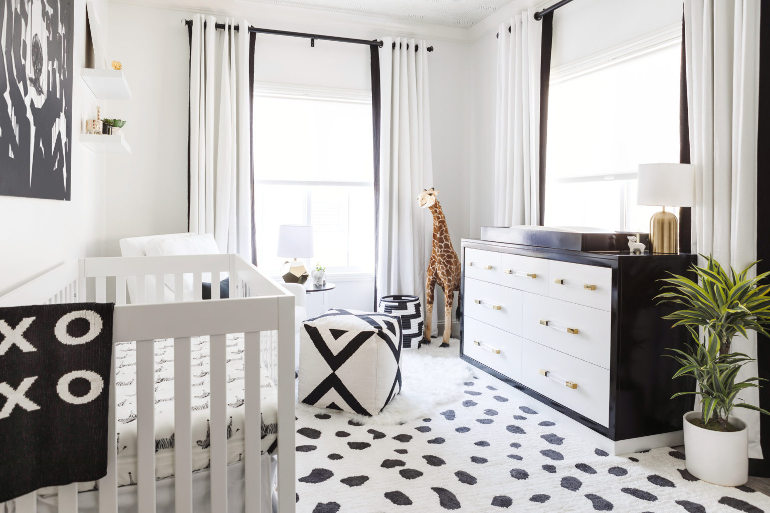 Black and white nursery 2024 decor